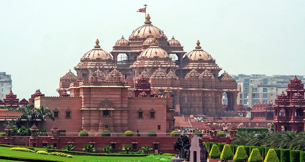 Akshardham, National Museum - Best Place To Visit In Delhi  A simple Month-By-Month Guide (January → December)