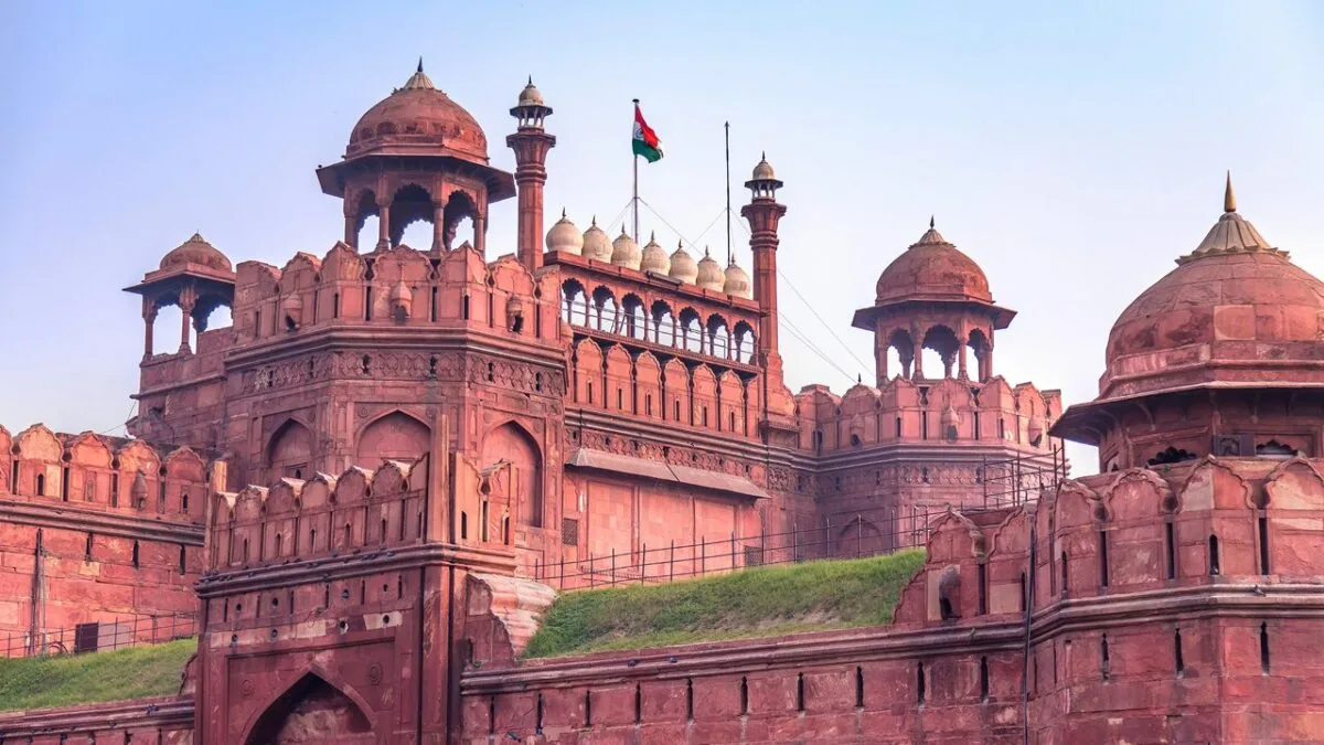 Red Fort, Purana Qila, Lodi Gardens - Best Place To Visit In Delhi  A simple Month-By-Month Guide (January → December)