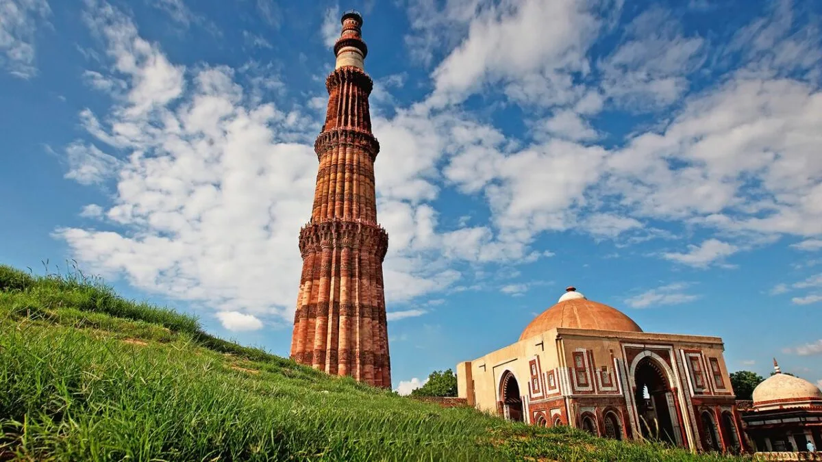 qutab-minar-delhi-attr-Best Place To Visit In Delhi  A simple Month-By-Month Guide (January → December)